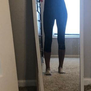 Black lululemon cropped leggings